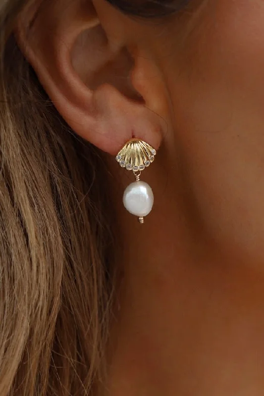 Delicate Crystal Jewelry For Sophisticated Charm SEASIDE SHELL PEARL STUDS